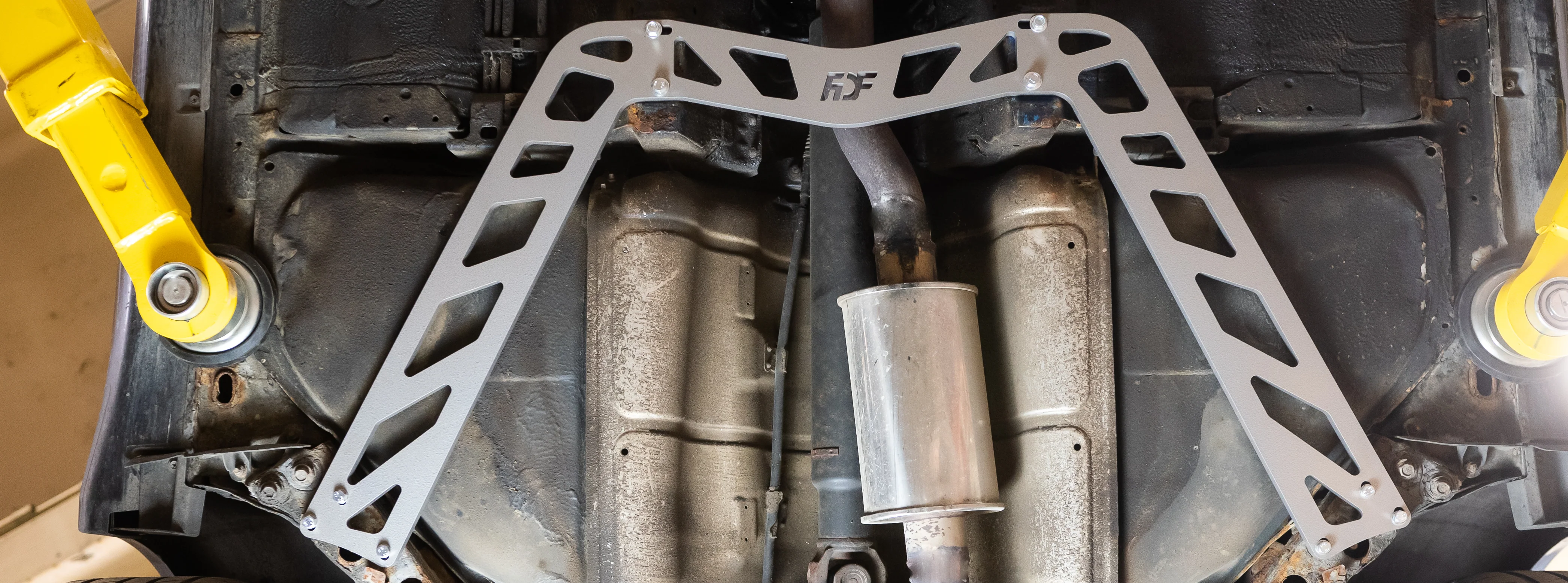 Nissan 350Z/ Infiniti G35 Rear W-Brace - Image 3